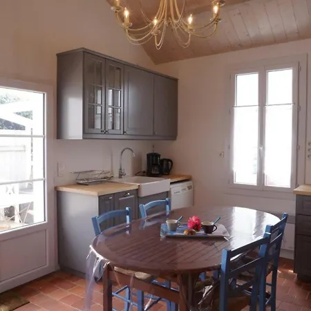 Maison De Plain-pied Avec Cour, Proche Et Commerces - 4 Couchages, - Fr-1-224b-675 * Noirmoutier-en-l'Ile